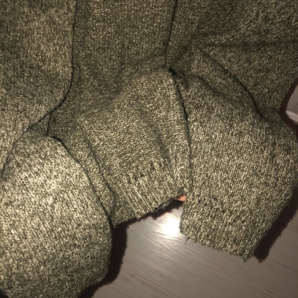 Urban Outfitters Green Sweater - Picture 2 of 4